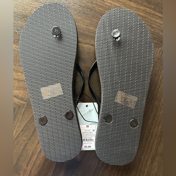 Shade & Shore Black Sandals with Minimalist Design - Picture 4 of 4